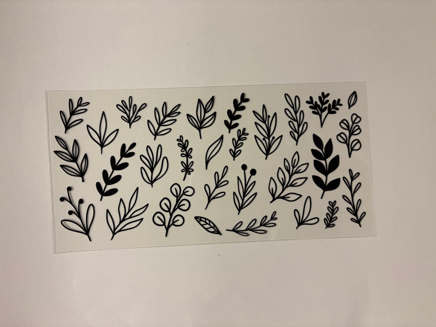 211. Black outline Leaves UVDTF Wrap