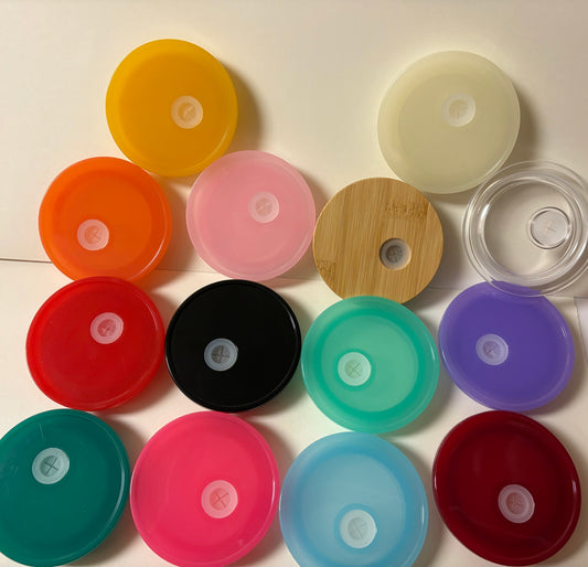 Colored lids for 16 and 20 oz snow globe cups